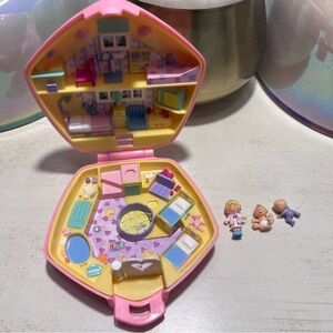 1992 COMPLETE Dr. Polly in the Nursery Bluebird Polly Pocket